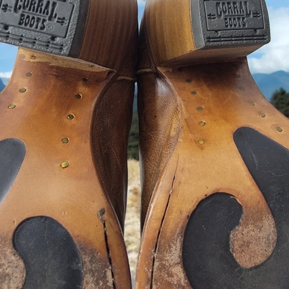 Corral Woman's Cowgirl boots size 8.5M block heel. Boot stand 9 inches. See more - Picture 12 of 16